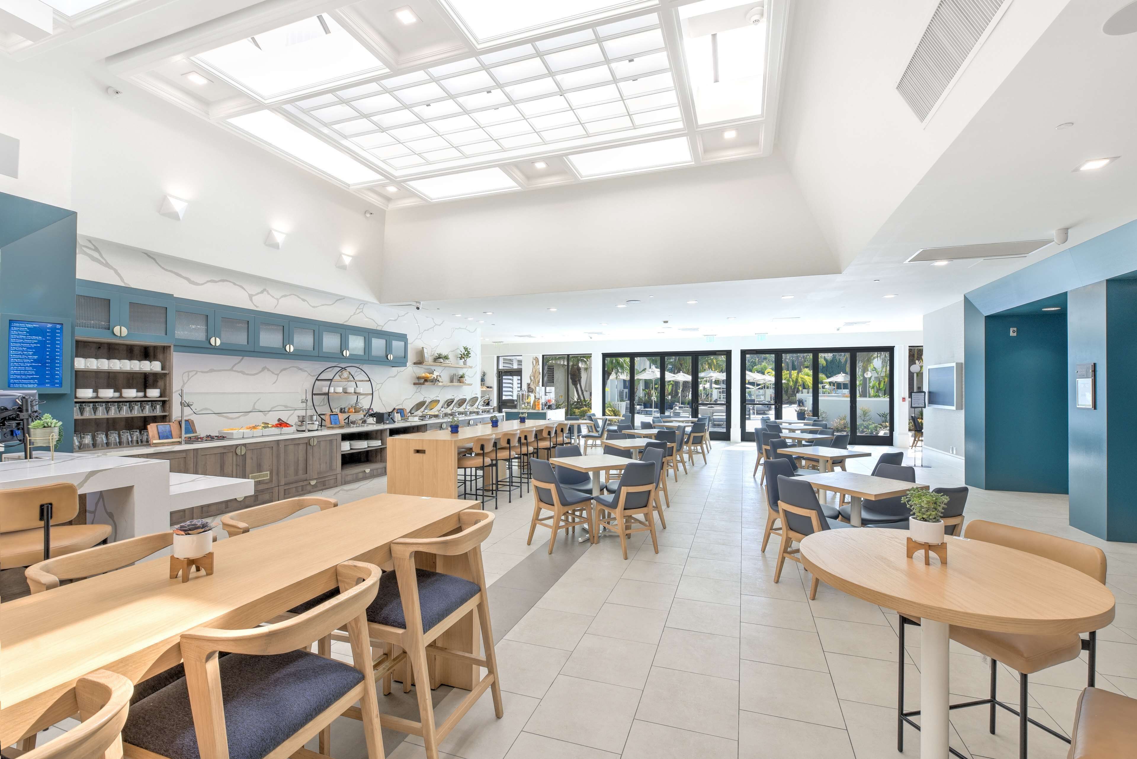 breakfast, lunch and dinner served