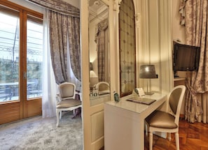Classic Triple Room, Multiple Beds | Hypo-allergenic bedding, minibar, in-room safe, individually furnished