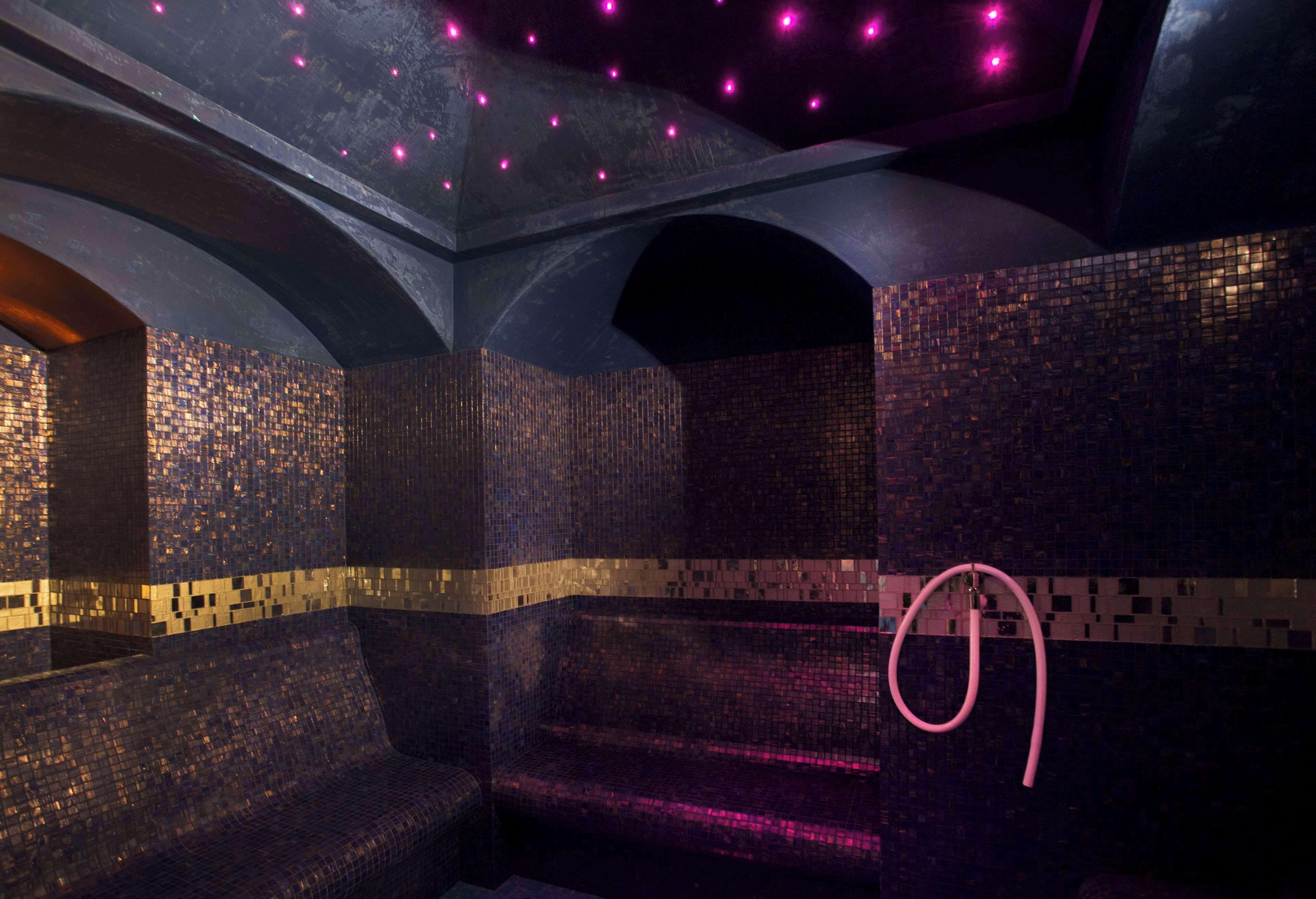 sauna, hot tub, body treatments, body wraps, body scrubs, facials