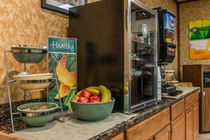 Free daily buffet breakfast - Quality Inn Hermitage South (Hermitage)