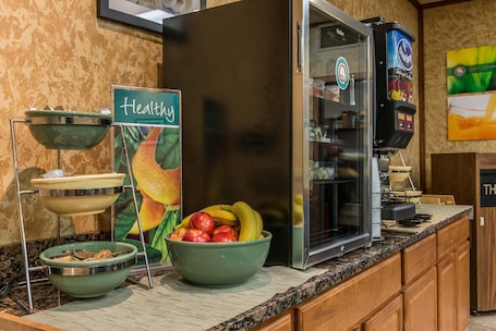 Desayuno buffet incluido todos los días . Quality Inn Hermitage South