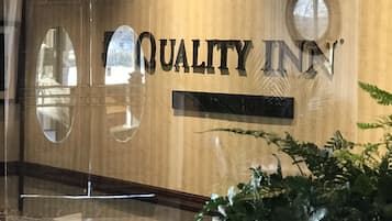Quầy tiếp tân