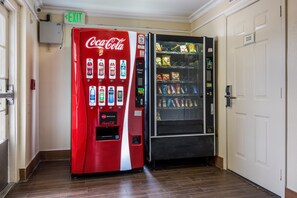 Dining - Red Roof Inn Houston East – I-10 (Houston)
