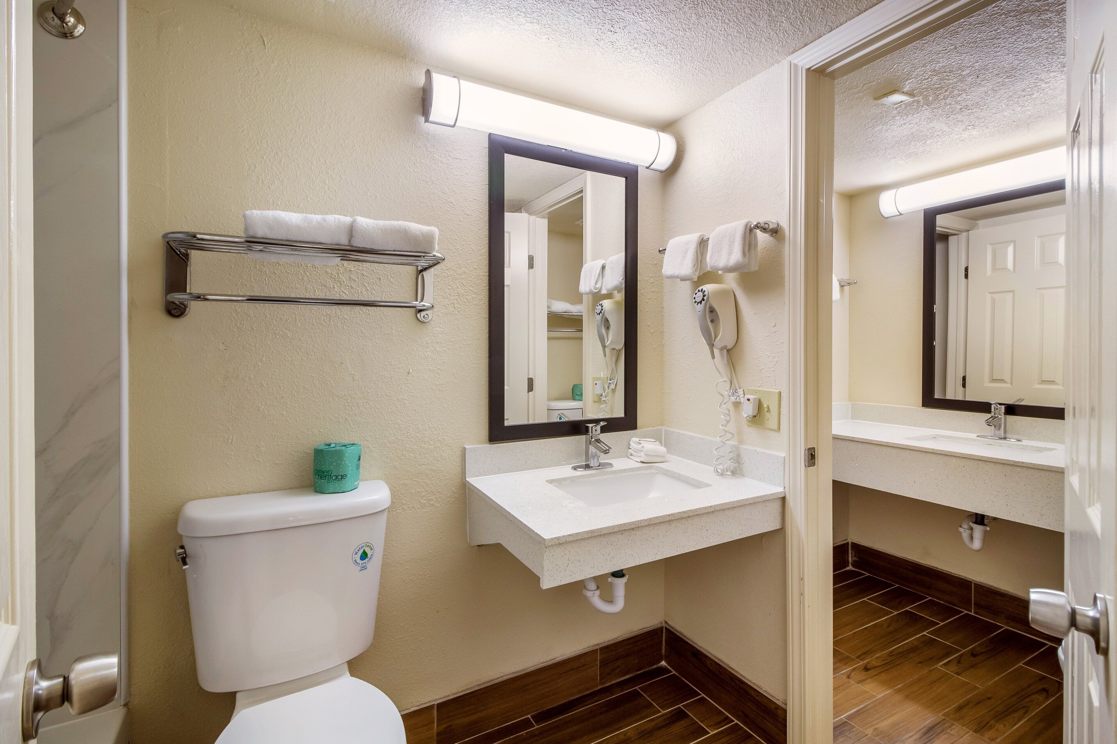 Photo - Red Roof Inn Houston East I-10