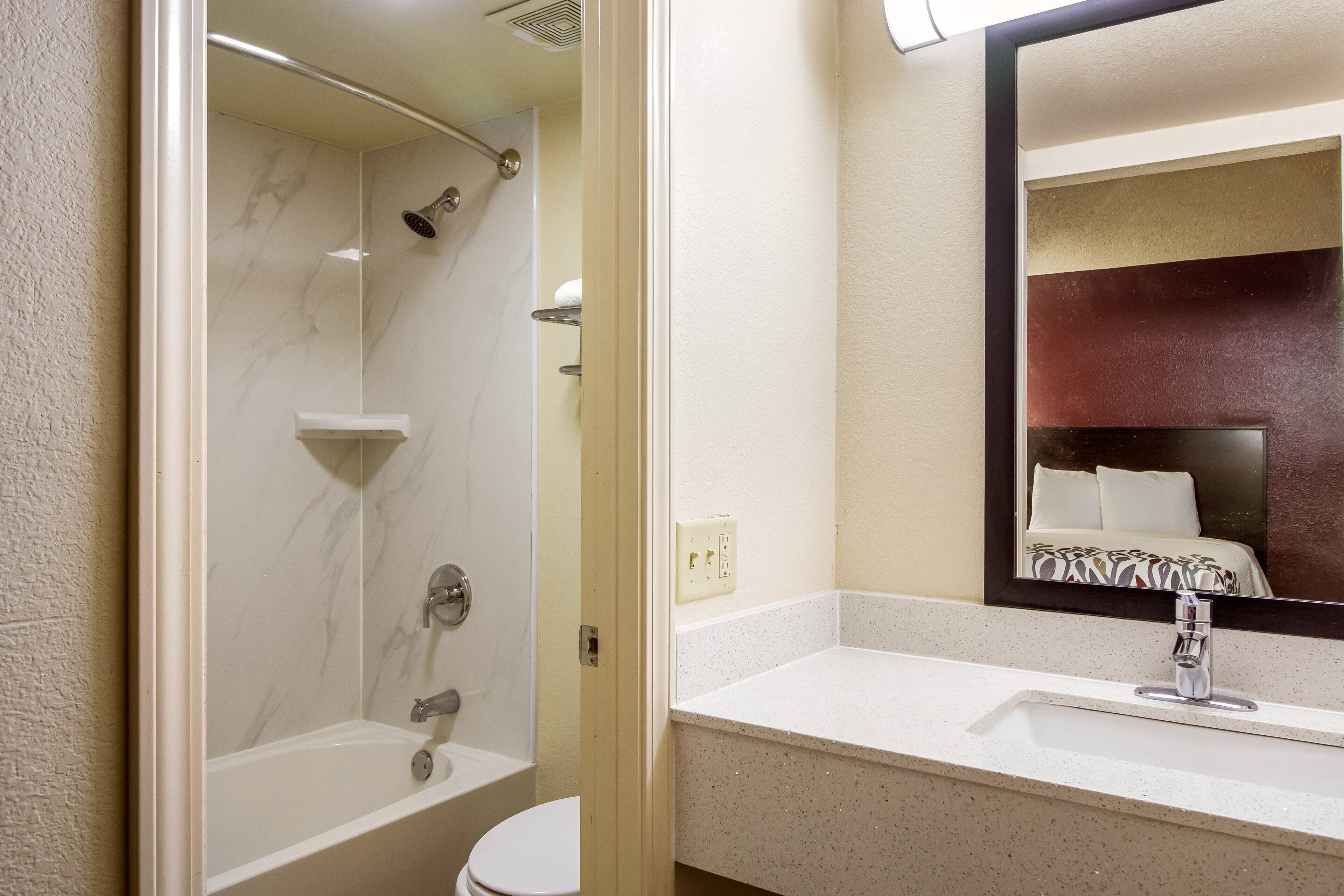 Photo - Red Roof Inn Houston East I-10