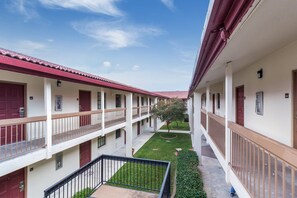 Balcony view - Red Roof Inn Houston East – I-10 (Houston)