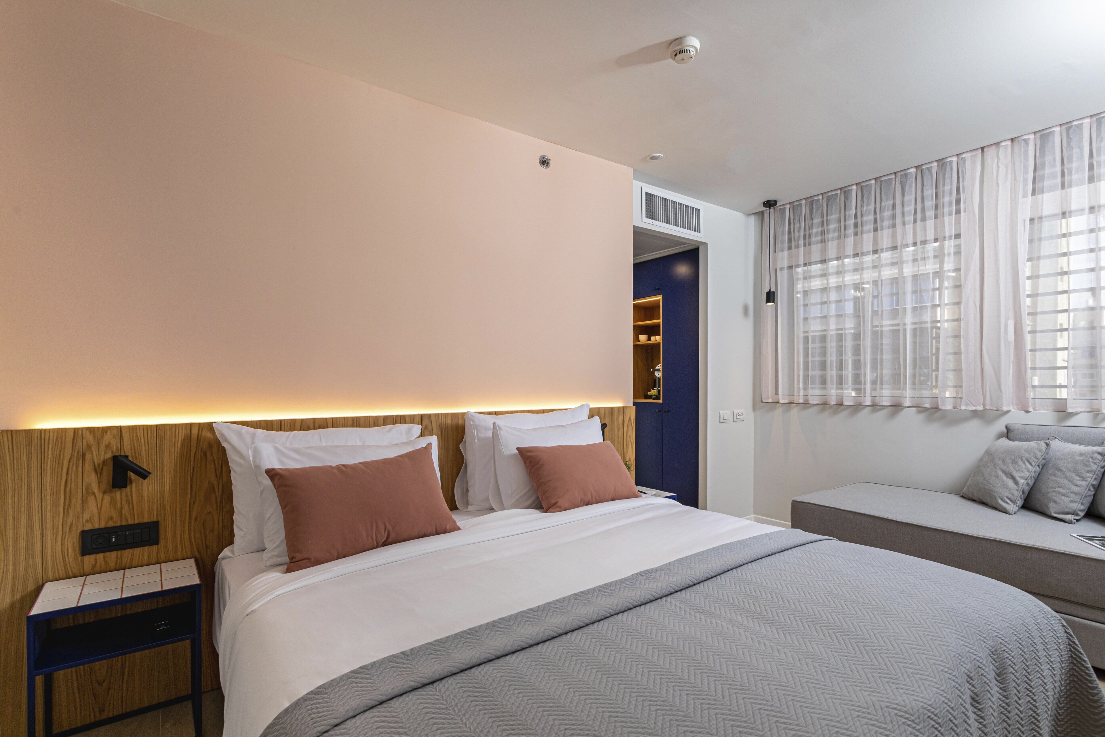 premium double or twin room | hypo-allergenic bedding, in-room safe, desk, free wifi