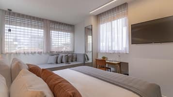 特級雙人或雙床房 | 防敏寢具、房內夾萬、書桌、免費 Wi-Fi