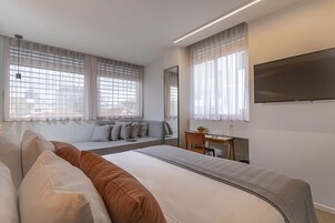 Premium Double or Twin Room | Hypo-allergenic bedding, in-room safe, desk, free WiFi