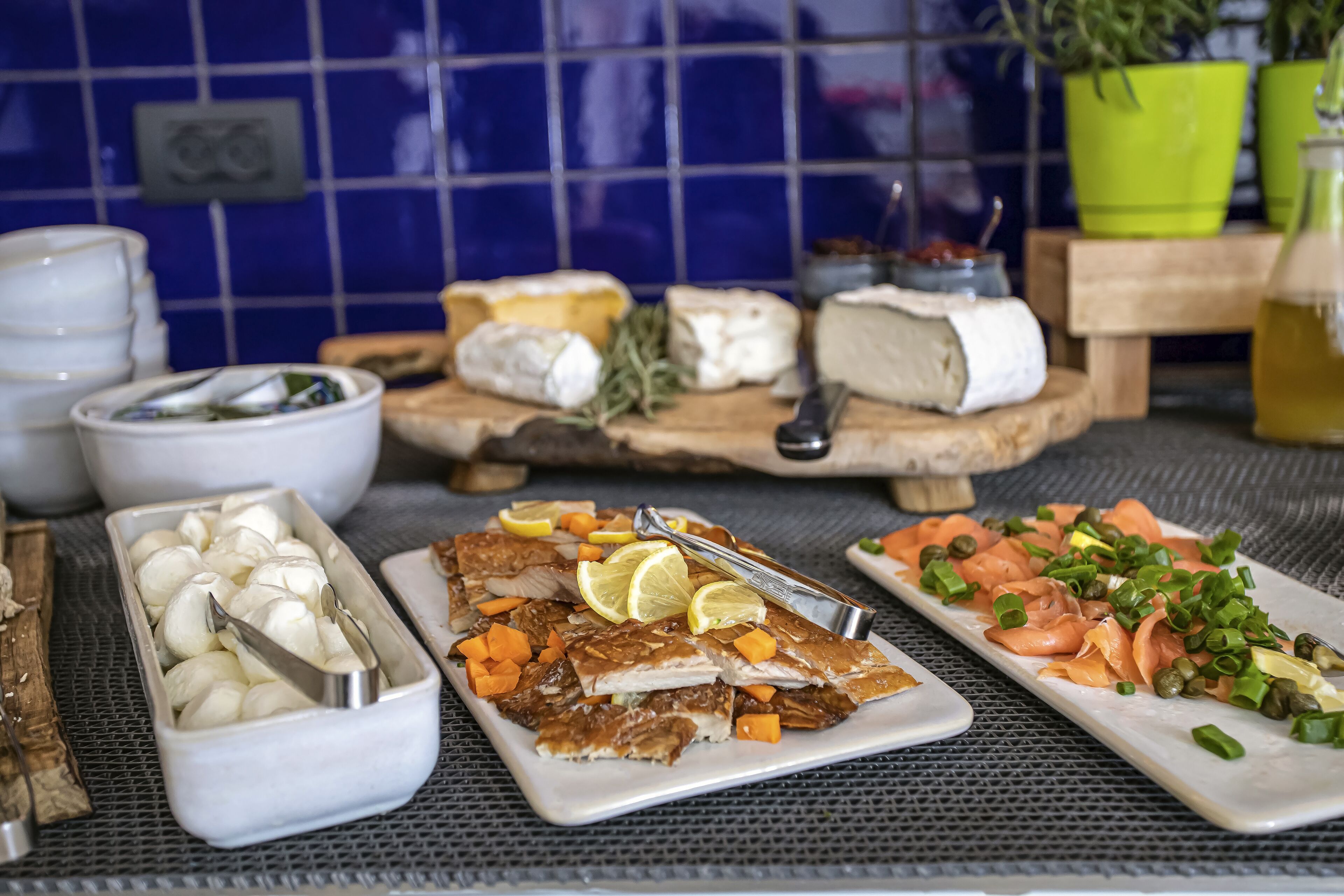 daily full breakfast for a fee