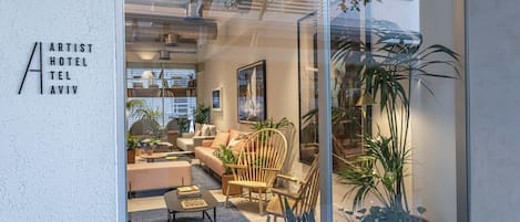 Lobby lounge