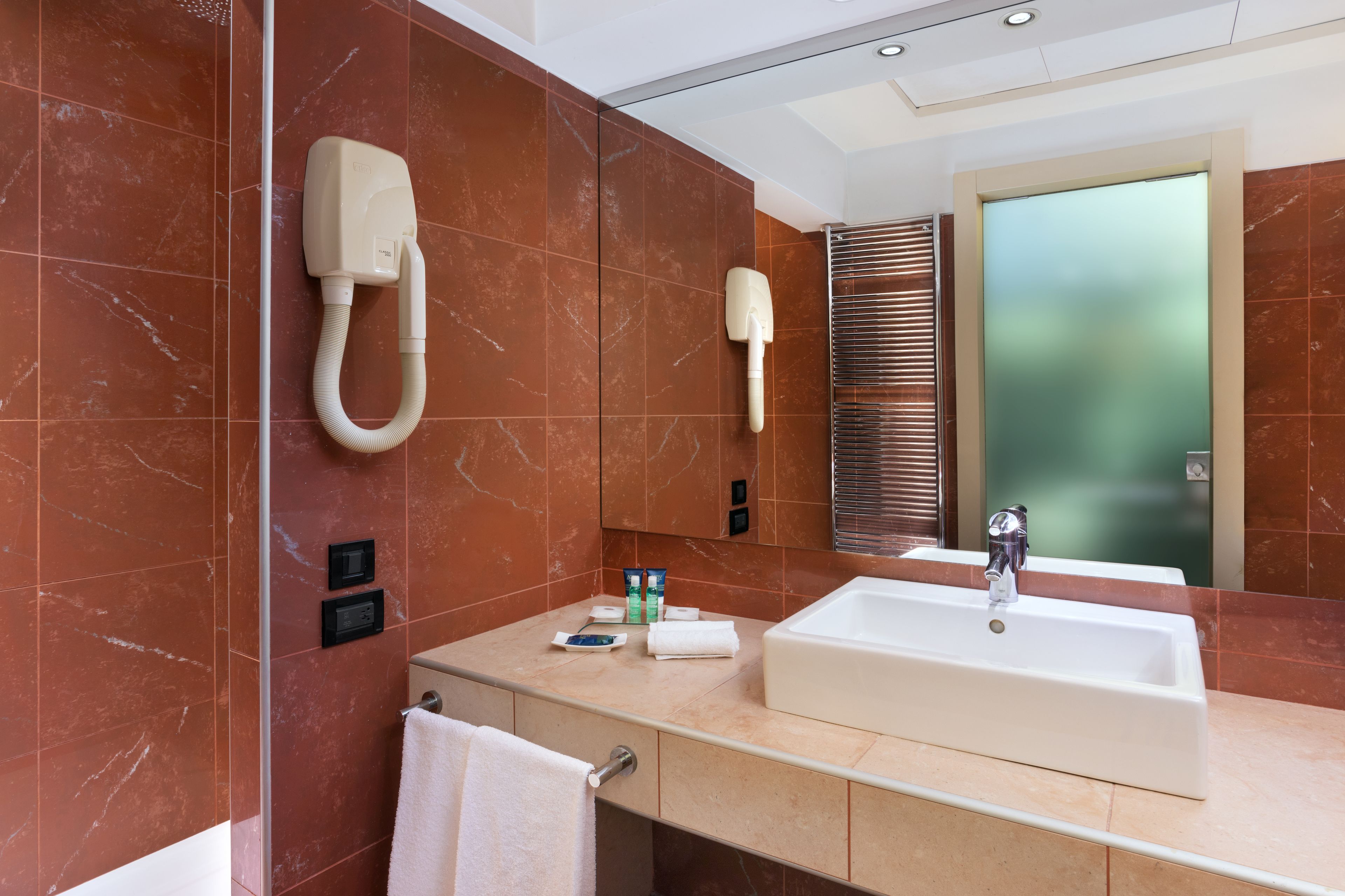 executive suite, 1 bedroom | bathroom | deep-soaking bathtub, rainfall showerhead, free toiletries, hair dryer