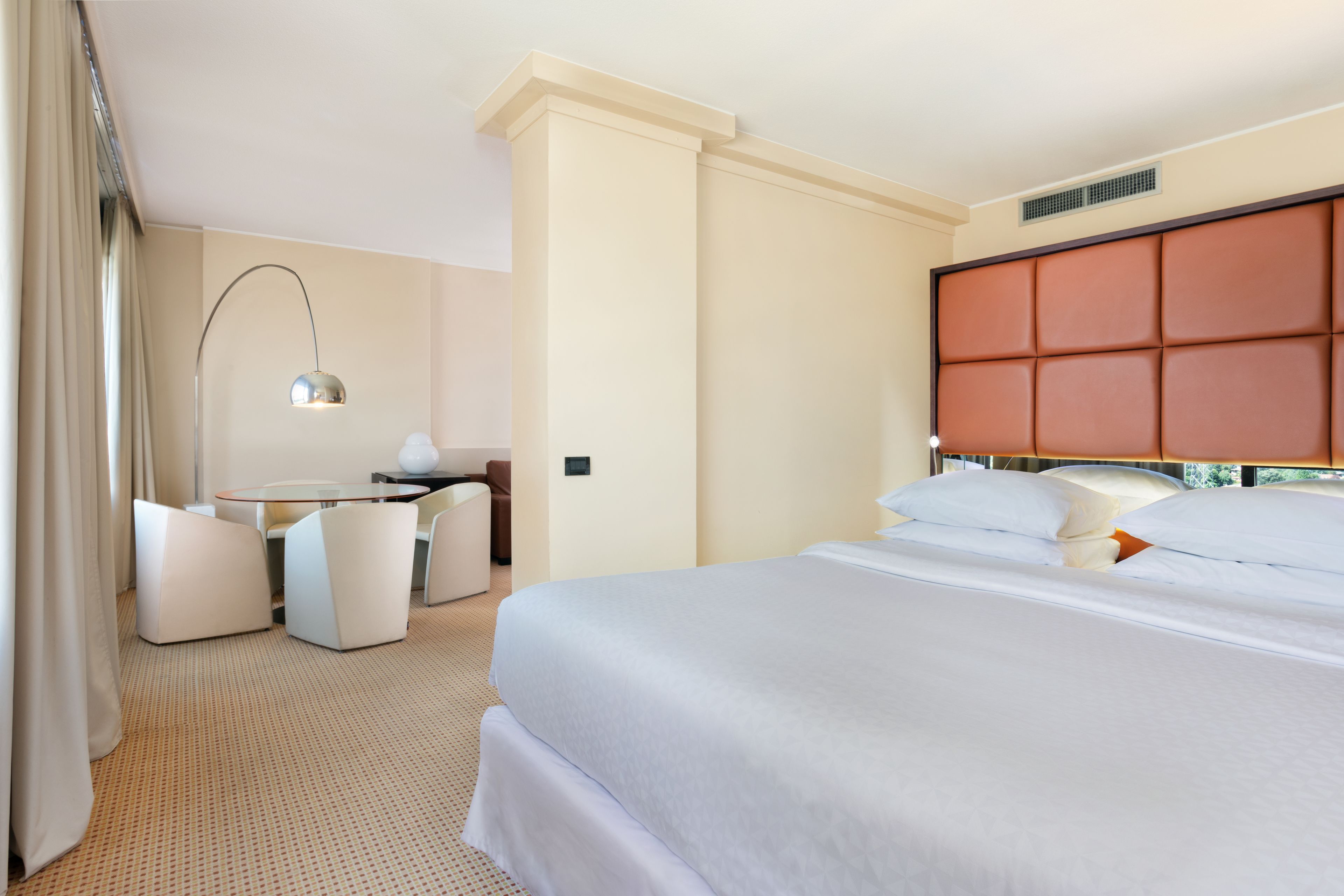 executive suite, 1 bedroom | premium bedding, minibar, in-room safe, desk