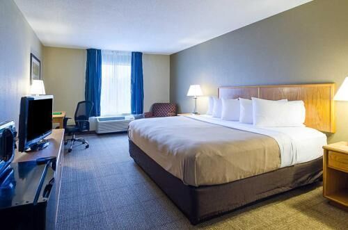 Select Comfort beds, in-room safe, desk, iron/ironing board