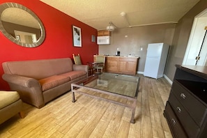 Deluxe-Suite, 1 King-Bett, Nichtraucher, Kochnische | Verdunkelungsvorhänge, Bügeleisen/Bügelbrett, kostenloses WLAN