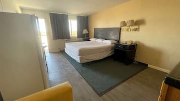 Room, 1 King Bed, Non Smoking, Kitchenette | Blackout drapes, iron/ironing board, free WiFi, bed sheets