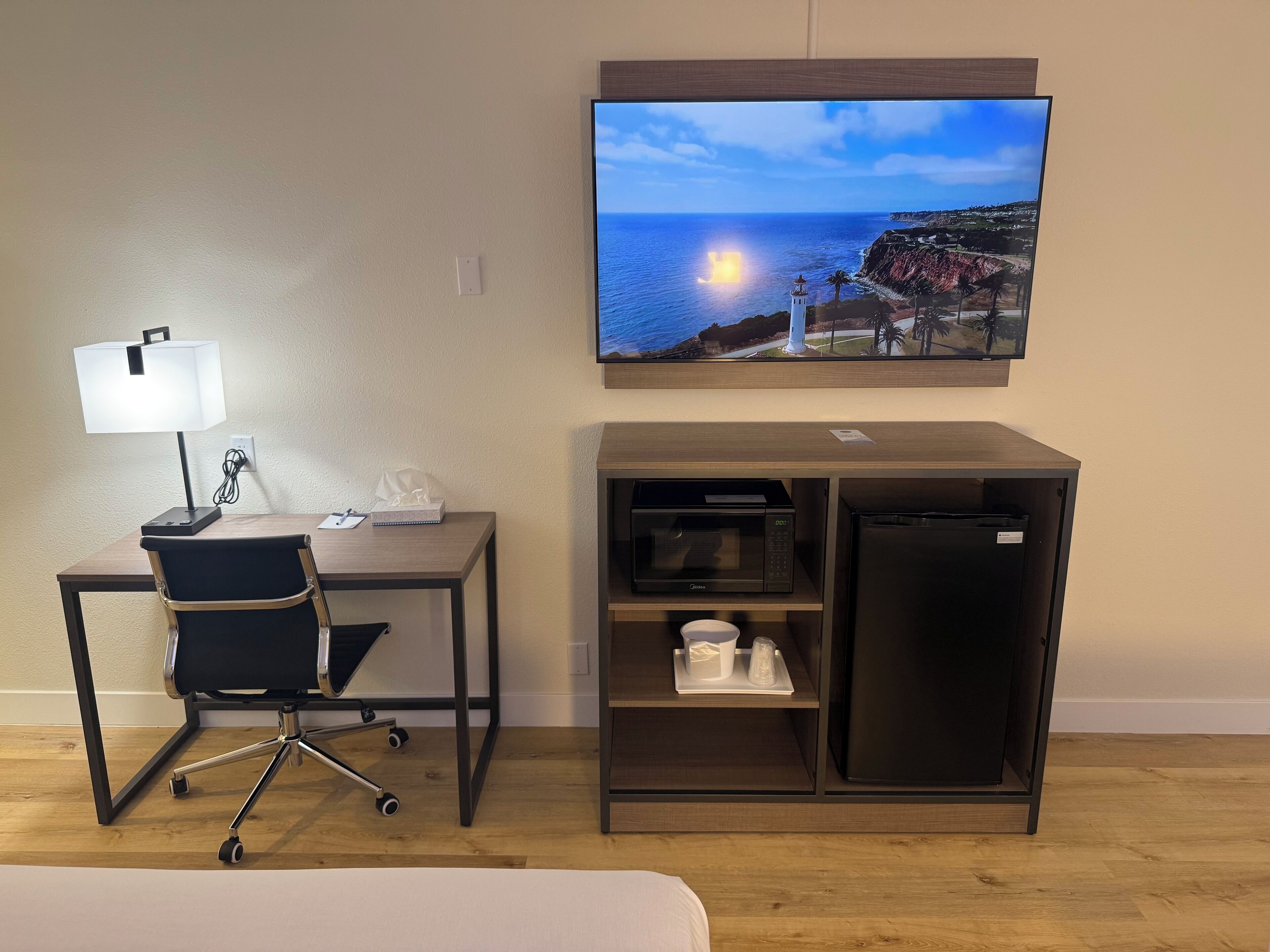 Cortinas blackout, tabla de planchar con plancha y wifi gratis 