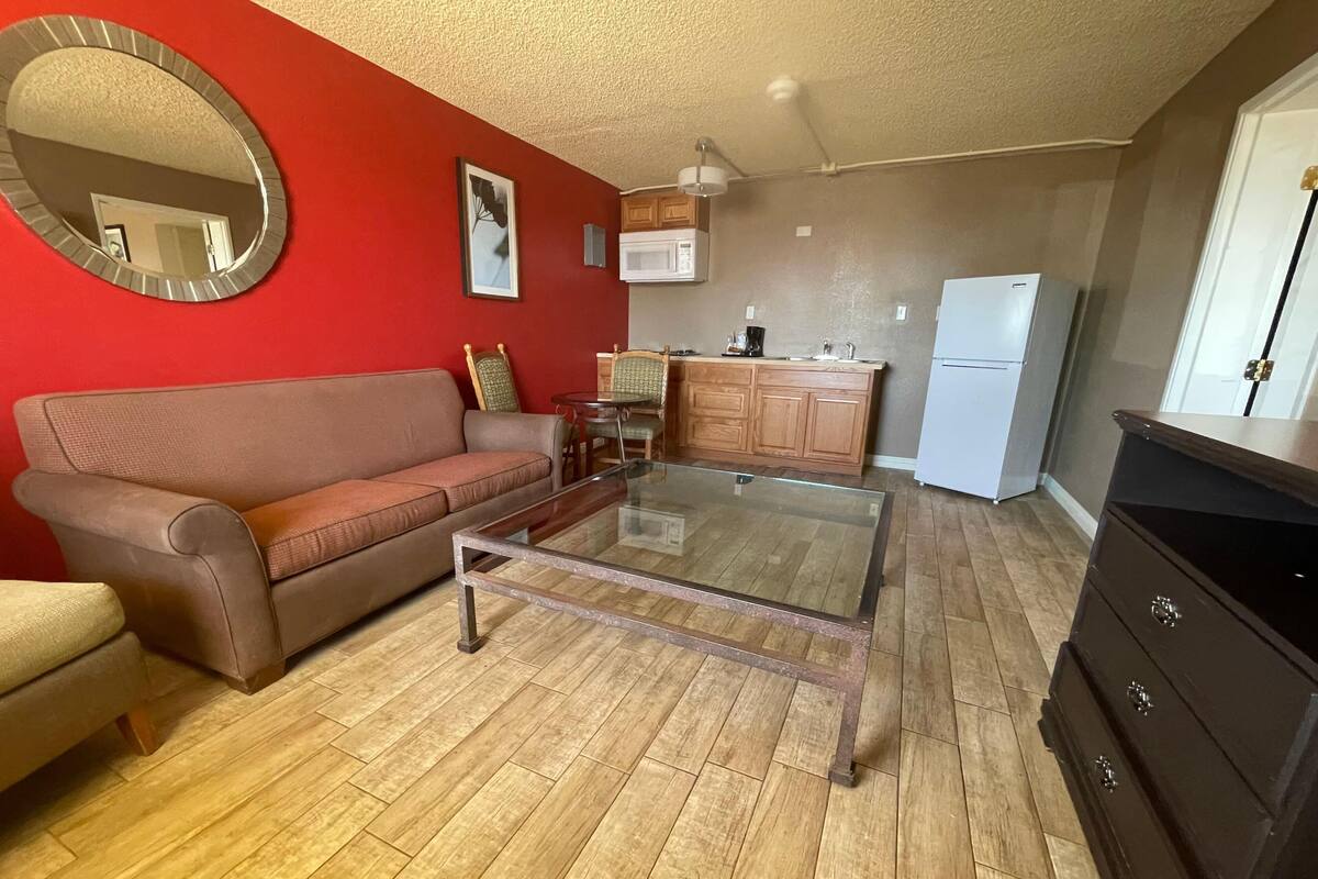 2 King Beds, Deluxe Suite, Kitchenette, Non-Smoking | Blackout drapes, iron/ironing board, free WiFi, bed sheets