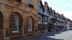 Front of property - Mercure Stratford-upon-Avon Shakespeare Hotel (Stratford-upon-Avon)