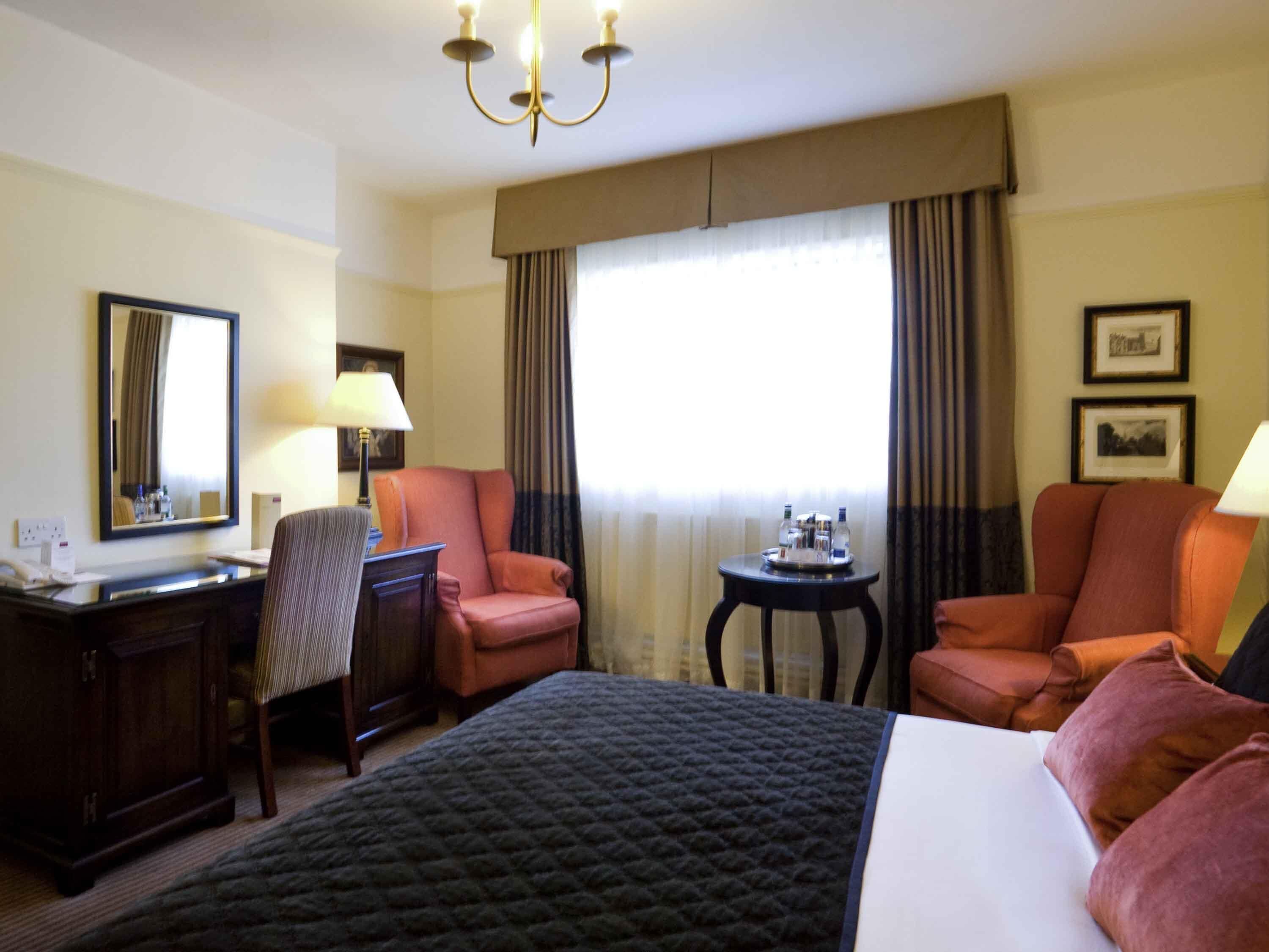 Hypo-allergenic bedding, minibar, in-room safe, desk