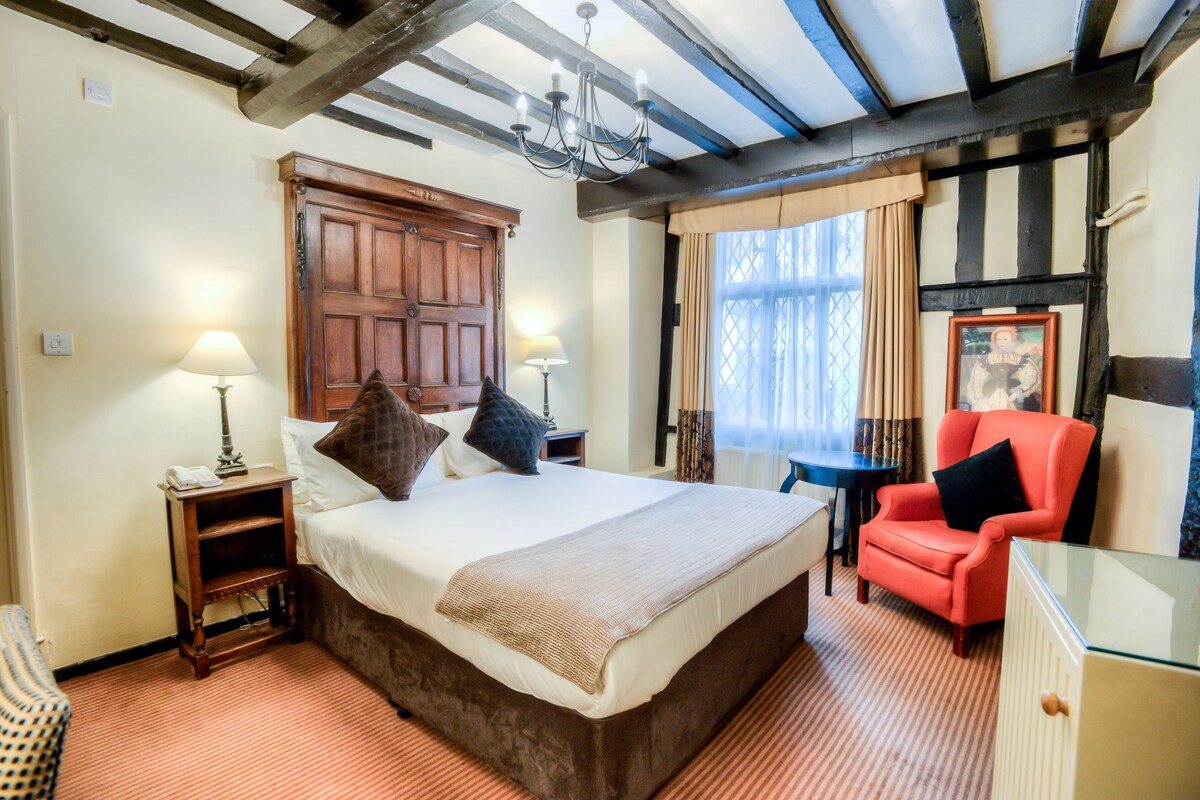 Classic Twin Room, 1 Double Bed | Hypo-allergenic bedding, minibar, in-room safe, desk