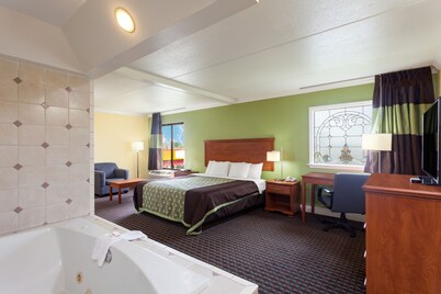 Days Inn by Wyndham Bowling Green