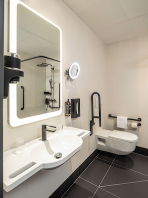 Camera Standard, 1 letto matrimoniale, accessibile ai disabili | Bagno | Doccia, articoli per l'igiene personale ecosostenibili, asciugacapelli