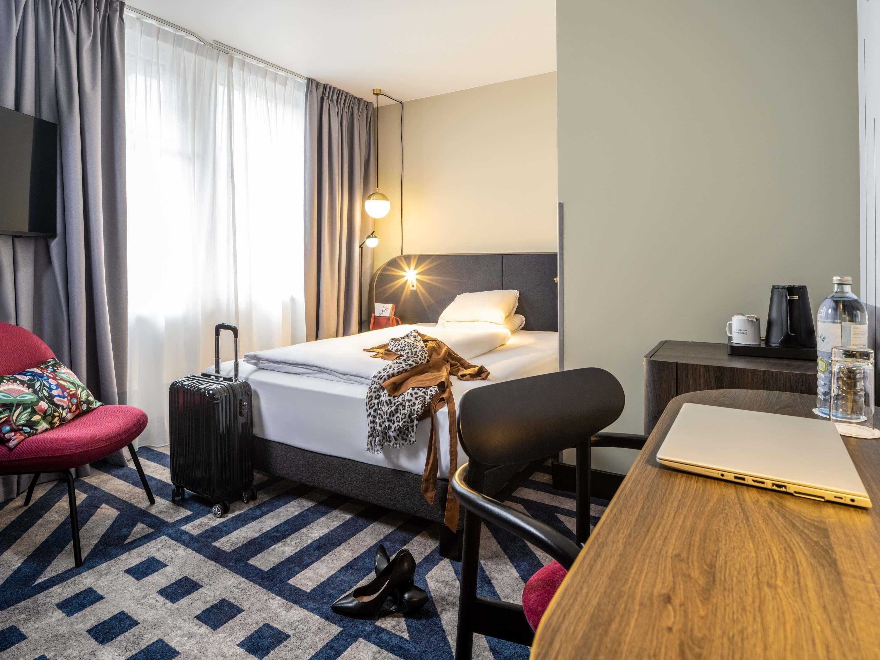 Standard Room, 1 Double Bed | Hypo-allergenic bedding, in-room safe, desk, laptop workspace