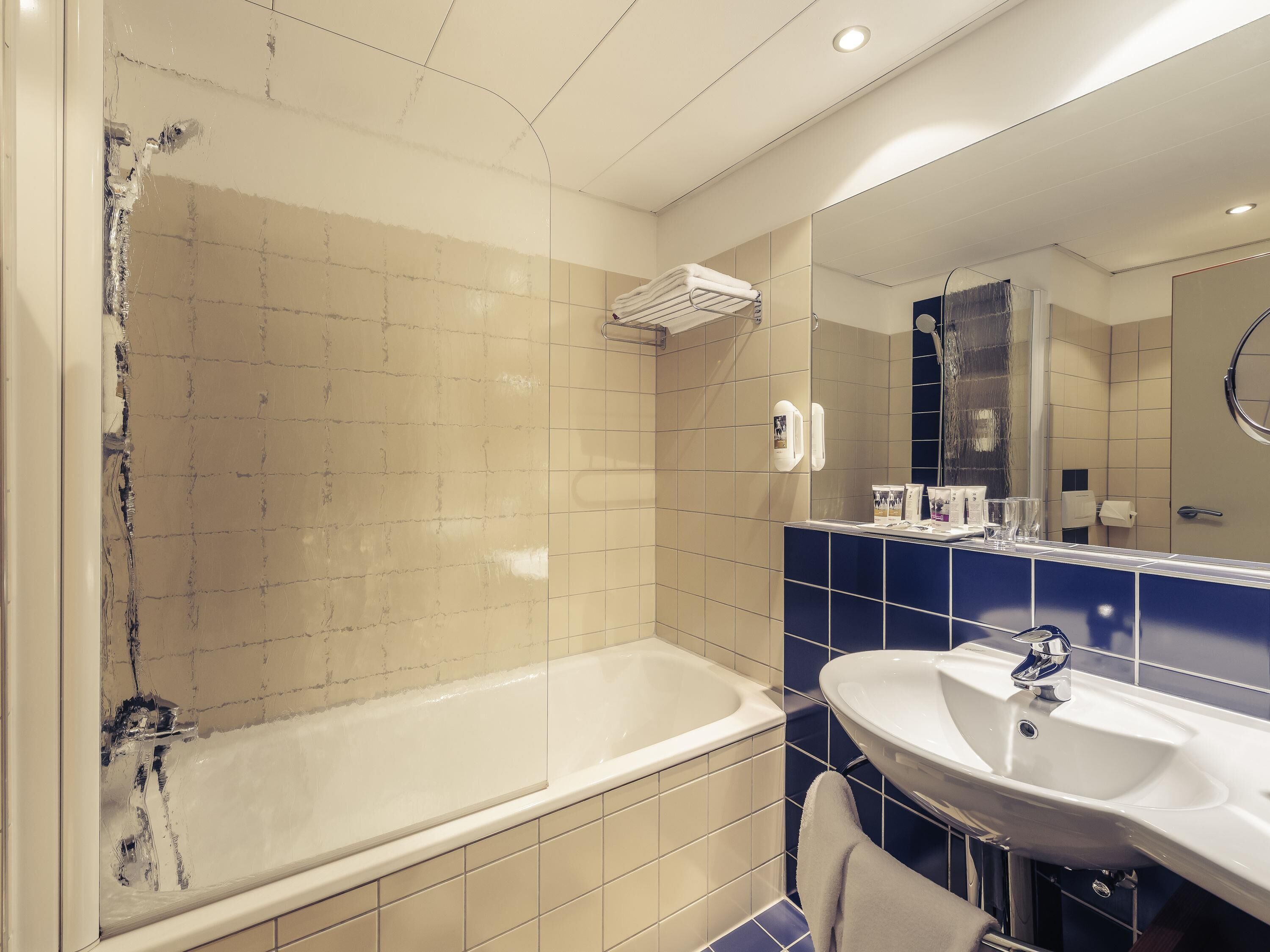 hypo-allergenic bedding, in-room safe, desk, laptop workspace