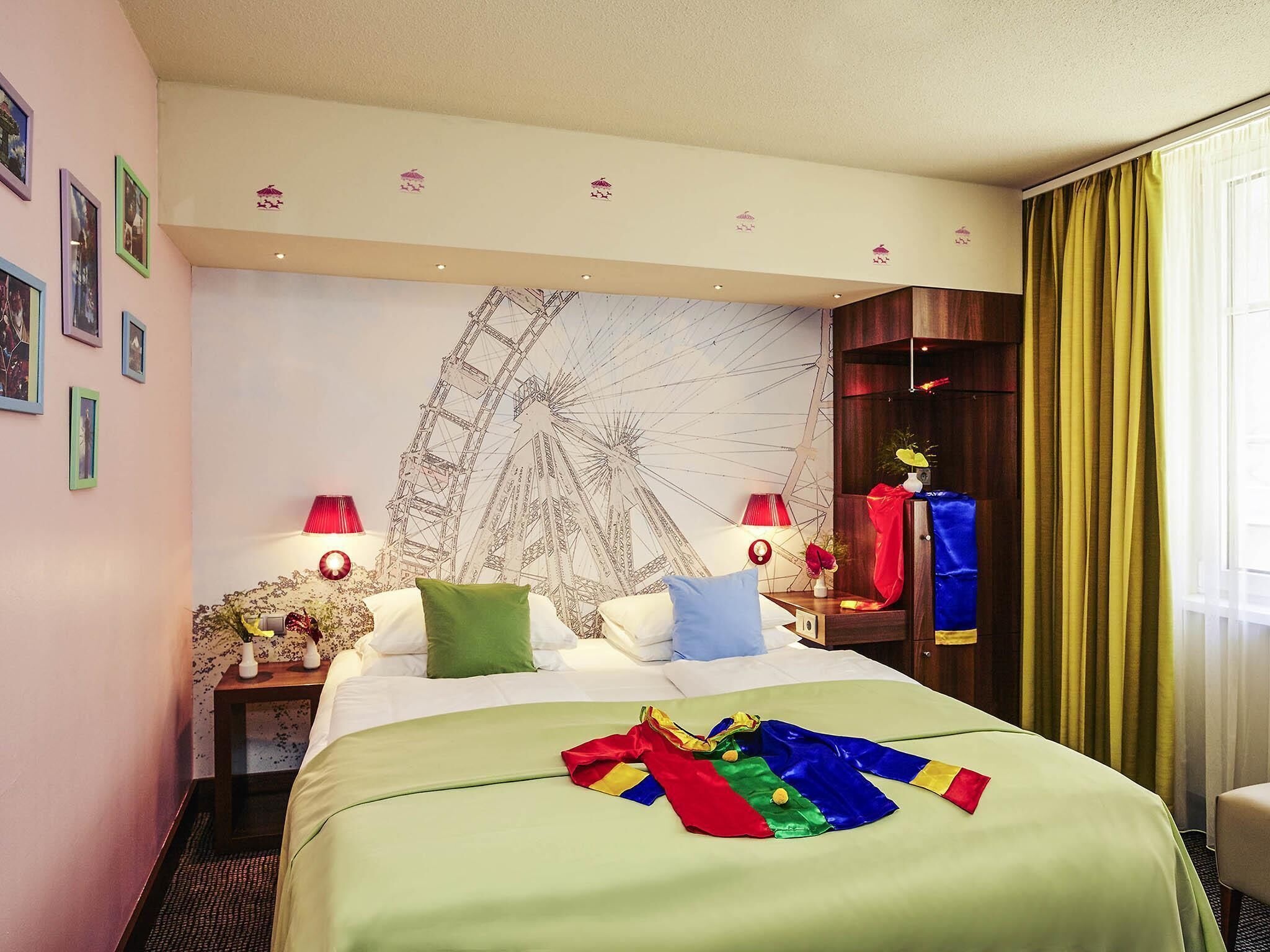 hypo-allergenic bedding, in-room safe, desk, laptop workspace