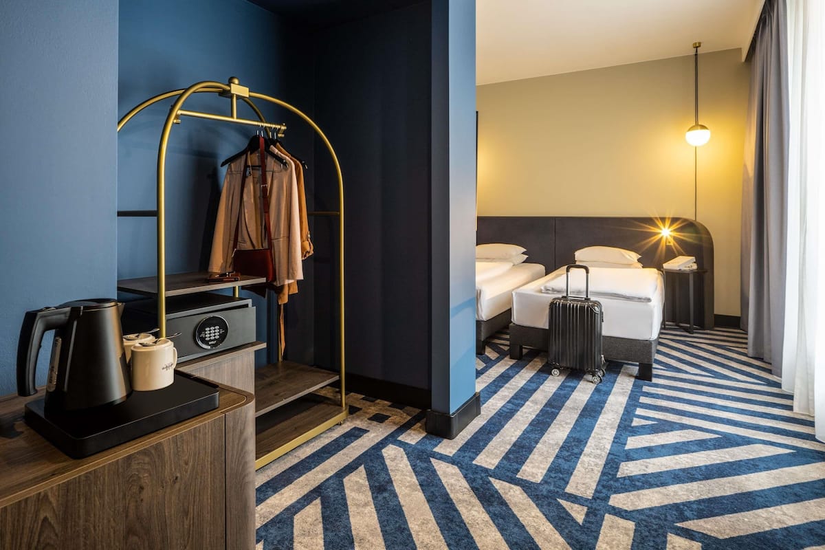 Chambre Standard, 1 lit double, accessible aux personnes à mobilité réduite | Literie hypoallergénique, coffres-forts dans les chambres, bureau