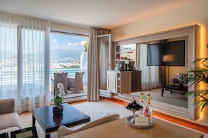 Suite, Lake View | Hypo-allergenic bedding, in-room safe, desk, iron/ironing board - Suitenhotel Parco Paradiso (Paradiso)