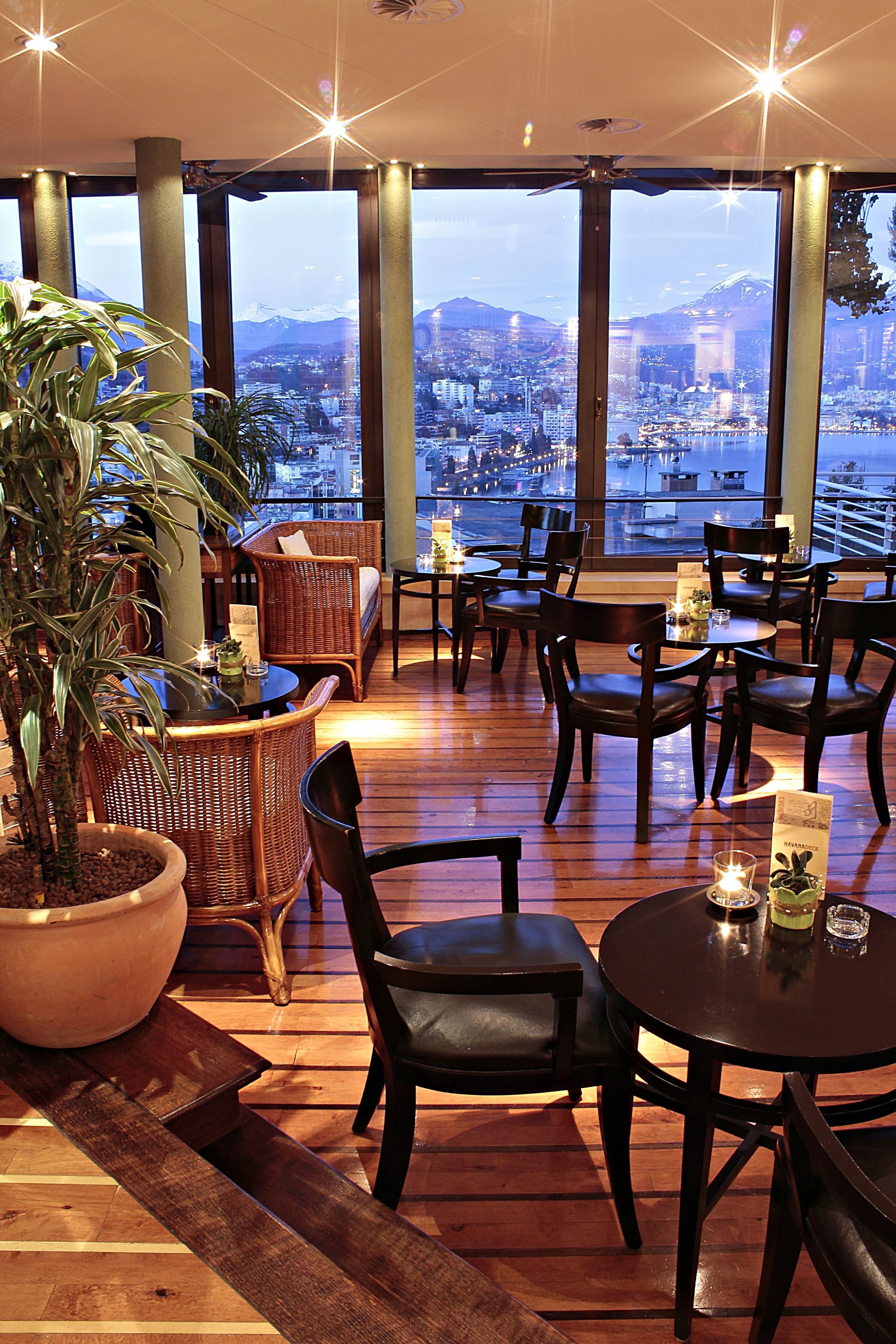 Cocktailbar, Blick auf das Meer, täglich geöffnet