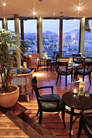 Cocktailbar, Blick auf das Meer, tÀglich geöffnet
