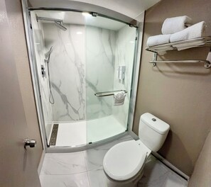 Free toiletries, hair dryer, towels - Red Roof Inn Forrest City (Forrest City)