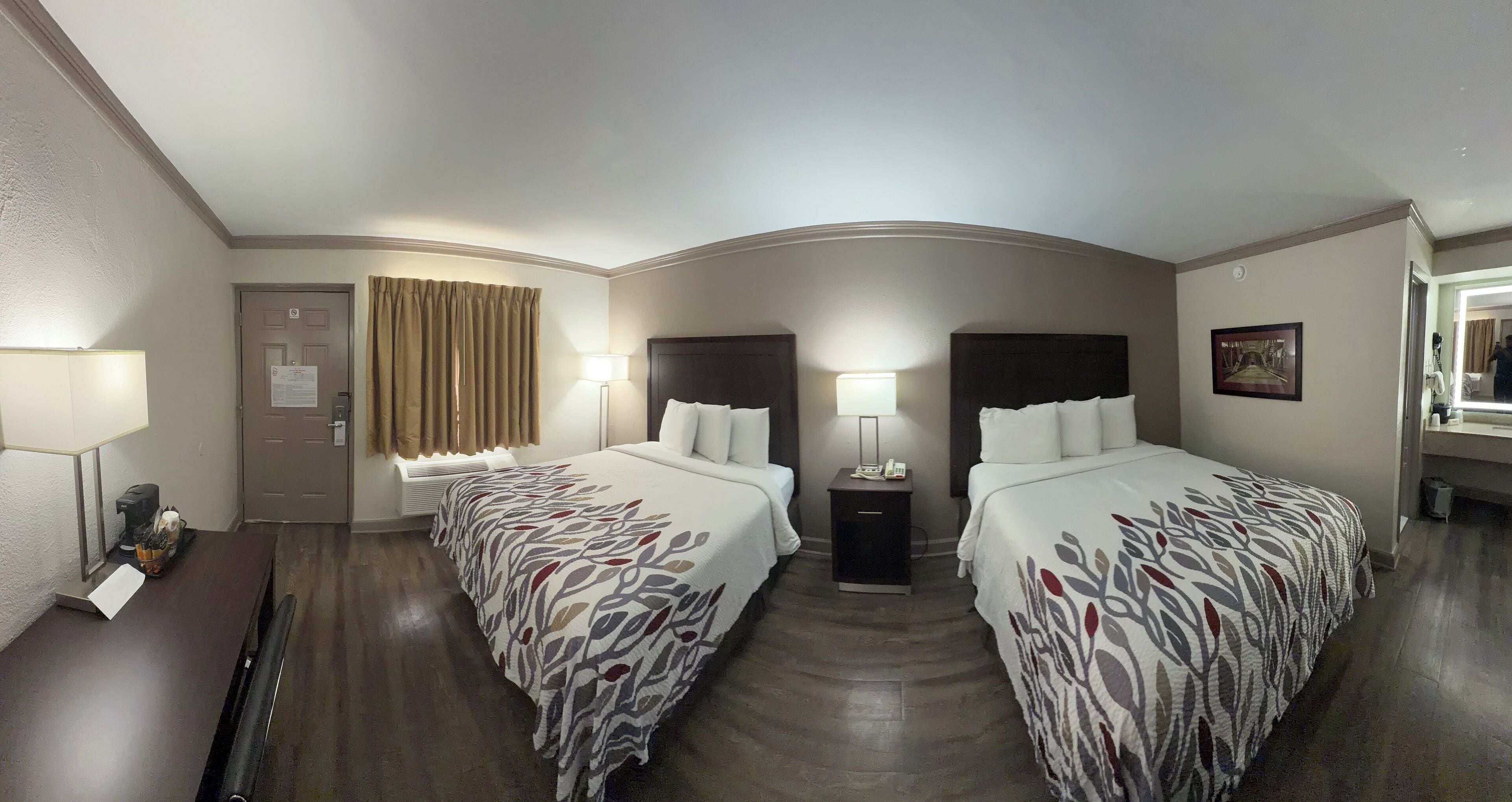 高級客房, 2 張加大雙人床, 非吸煙房 (Renovated) | 書桌、熨斗/熨衫板、免費嬰兒床、免費 Wi-Fi