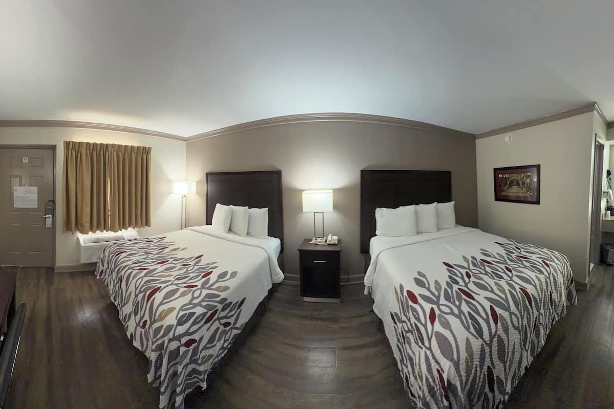 高級客房, 2 張加大雙人床, 非吸煙房 (Renovated) | 書桌、熨斗/熨衫板、免費嬰兒床、免費 Wi-Fi