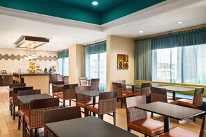 Desayuno continental incluido todos los días 