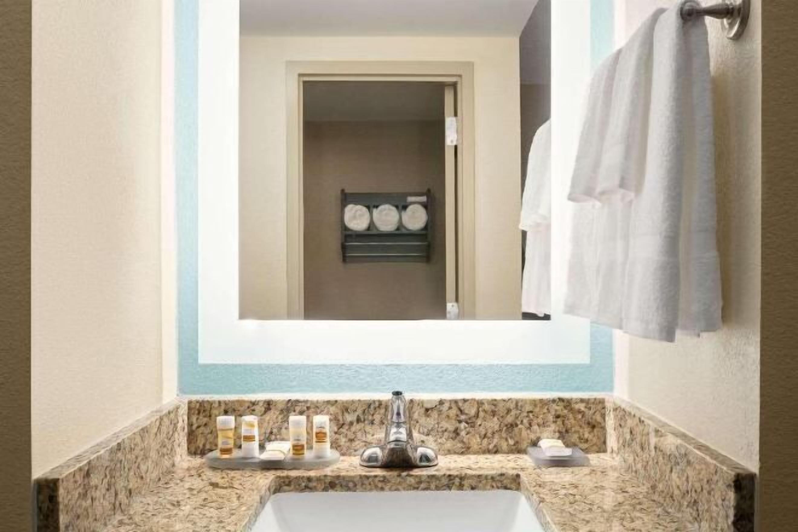 花灑/浴缸組合、免費梳洗用品、風筒、提供毛巾