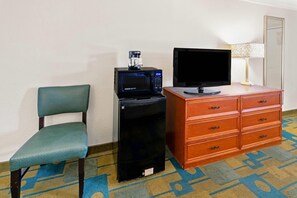 Literie de qualité supérieure, bureau, rideaux occultants