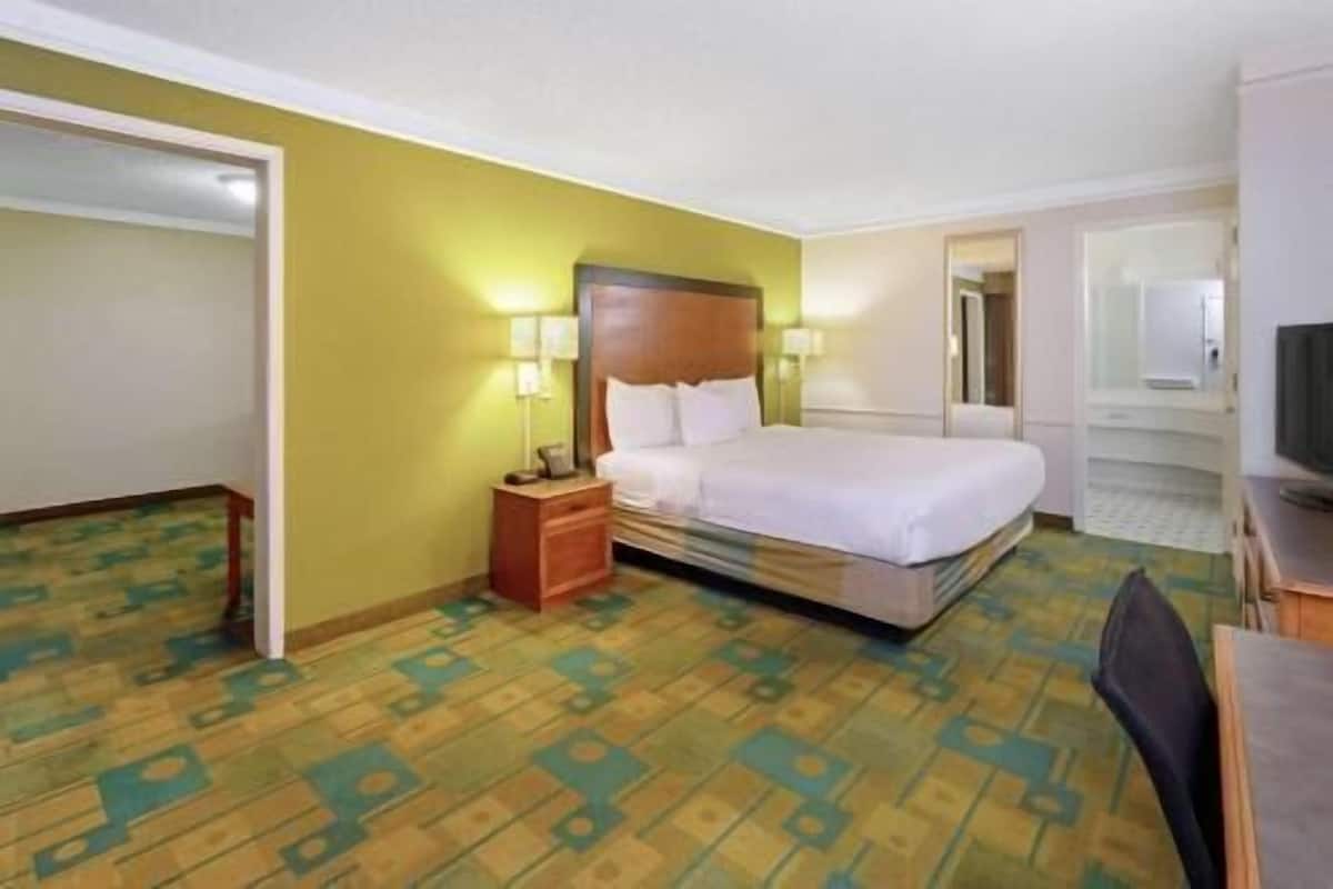Premium bedding, desk, blackout drapes, iron/ironing board