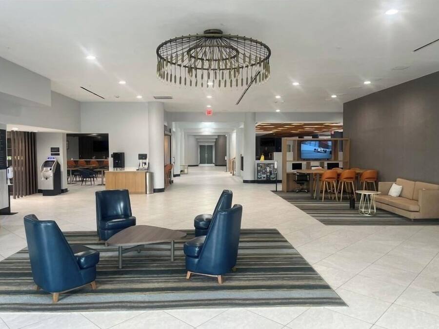 Lobby lounge