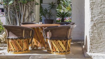 Bao gồm bữa sáng buffet hàng ngày
