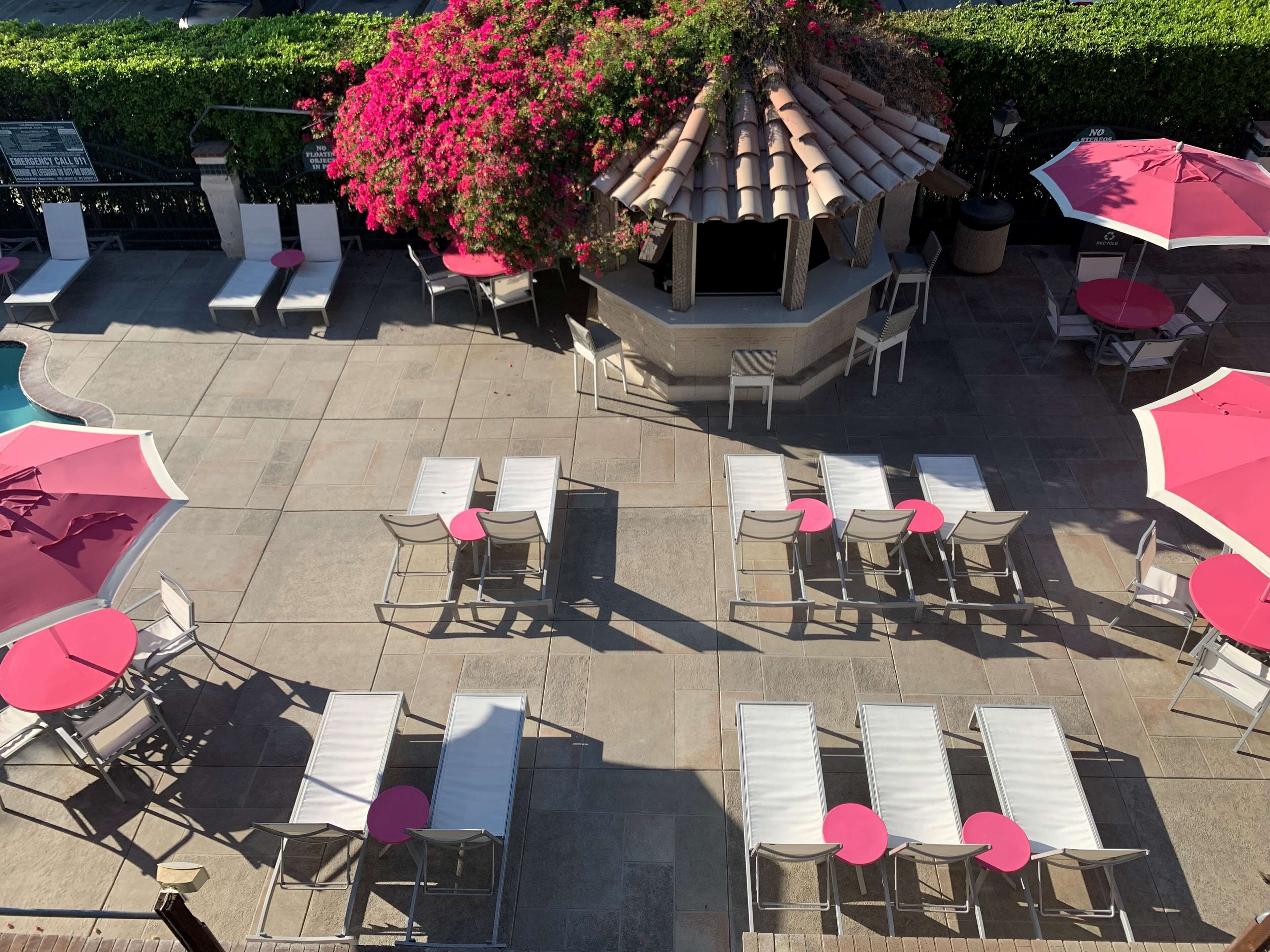 outdoor pool, open 7:00 am to 10:30 pm, pool umbrellas, pool loungers