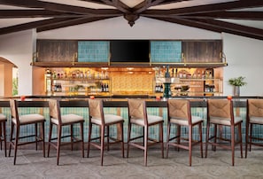 2 bars/lounges, poolside bar