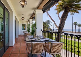 2 restaurantes; se sirve desayuno, almuerzo y cena; cocina italiana