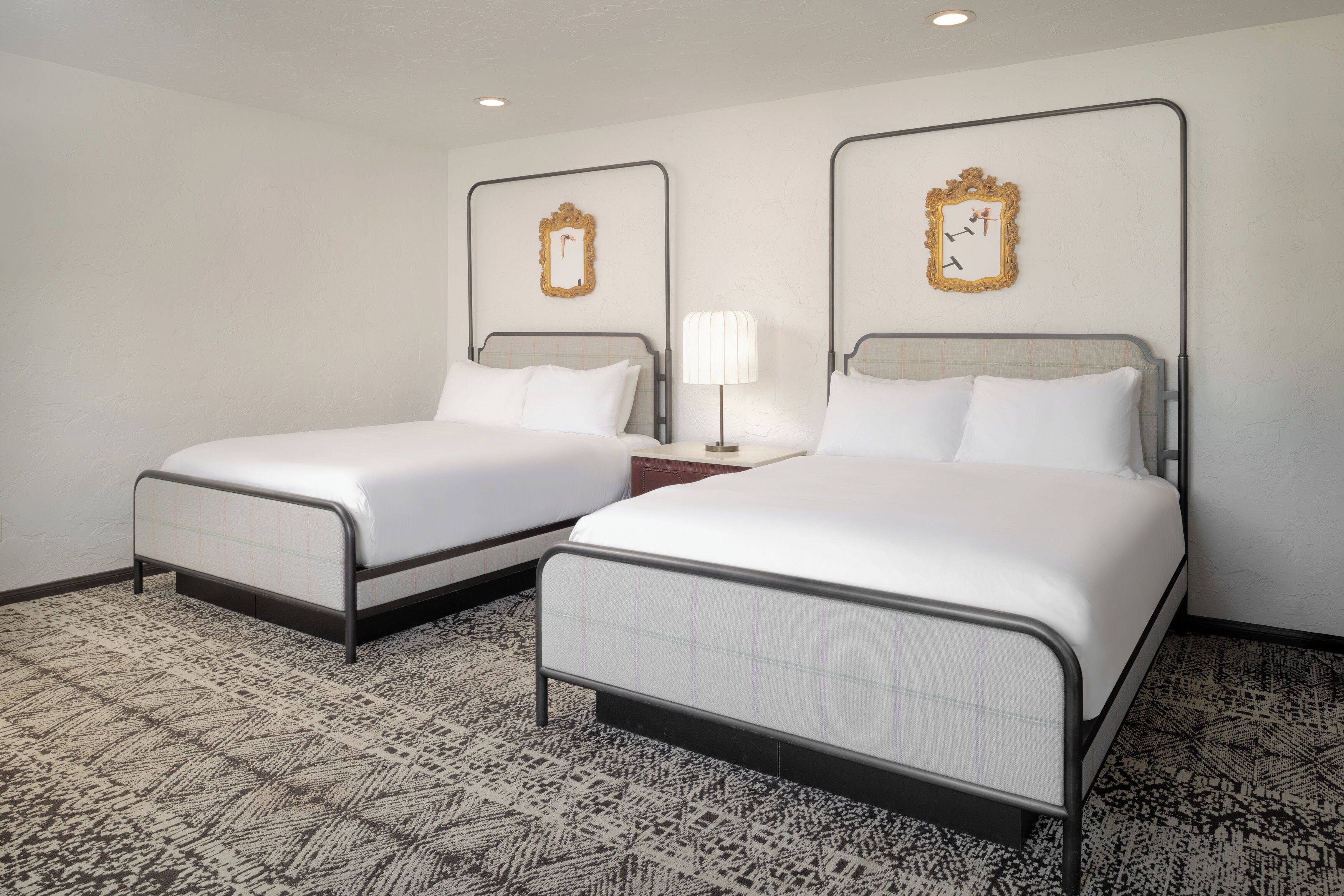 أغطية فراش متميزة وألحفة محشوة بالريش وأسرّة بطبقة علوية مريحة