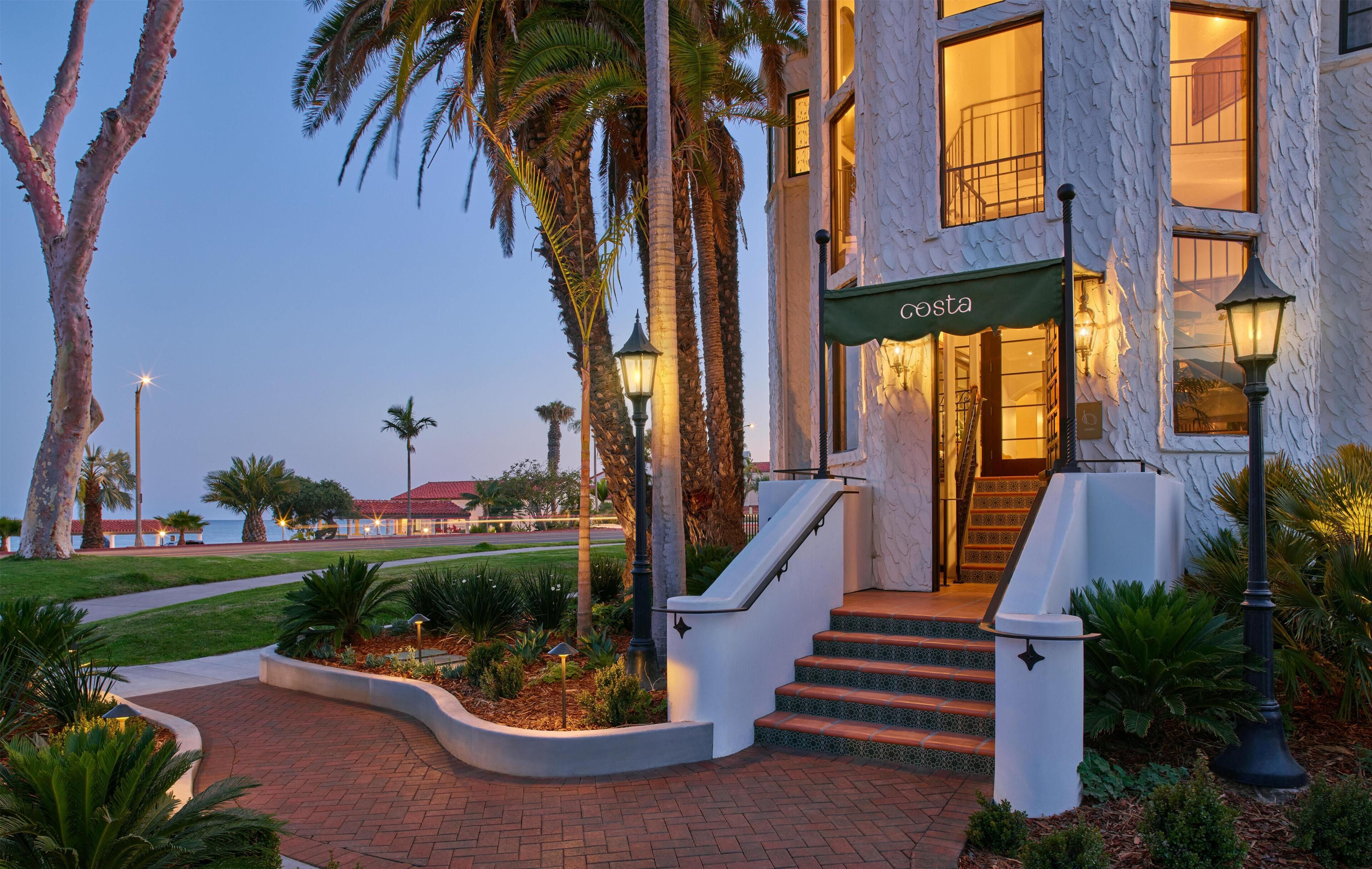 2 restaurants, breakfast, lunch, dinner served; Italian cuisine