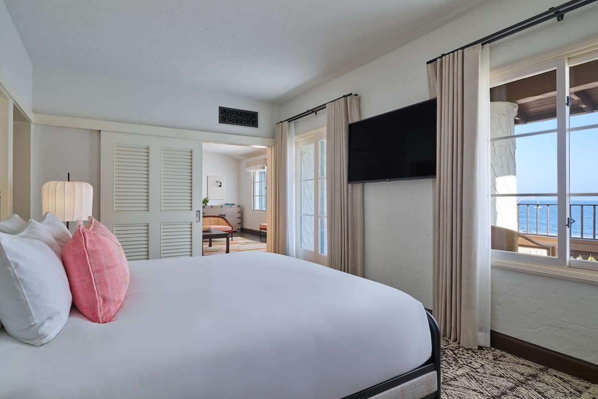 Deluxe Suite, Ocean View | Premium bedding, down comforters, pillowtop beds, in-room safe