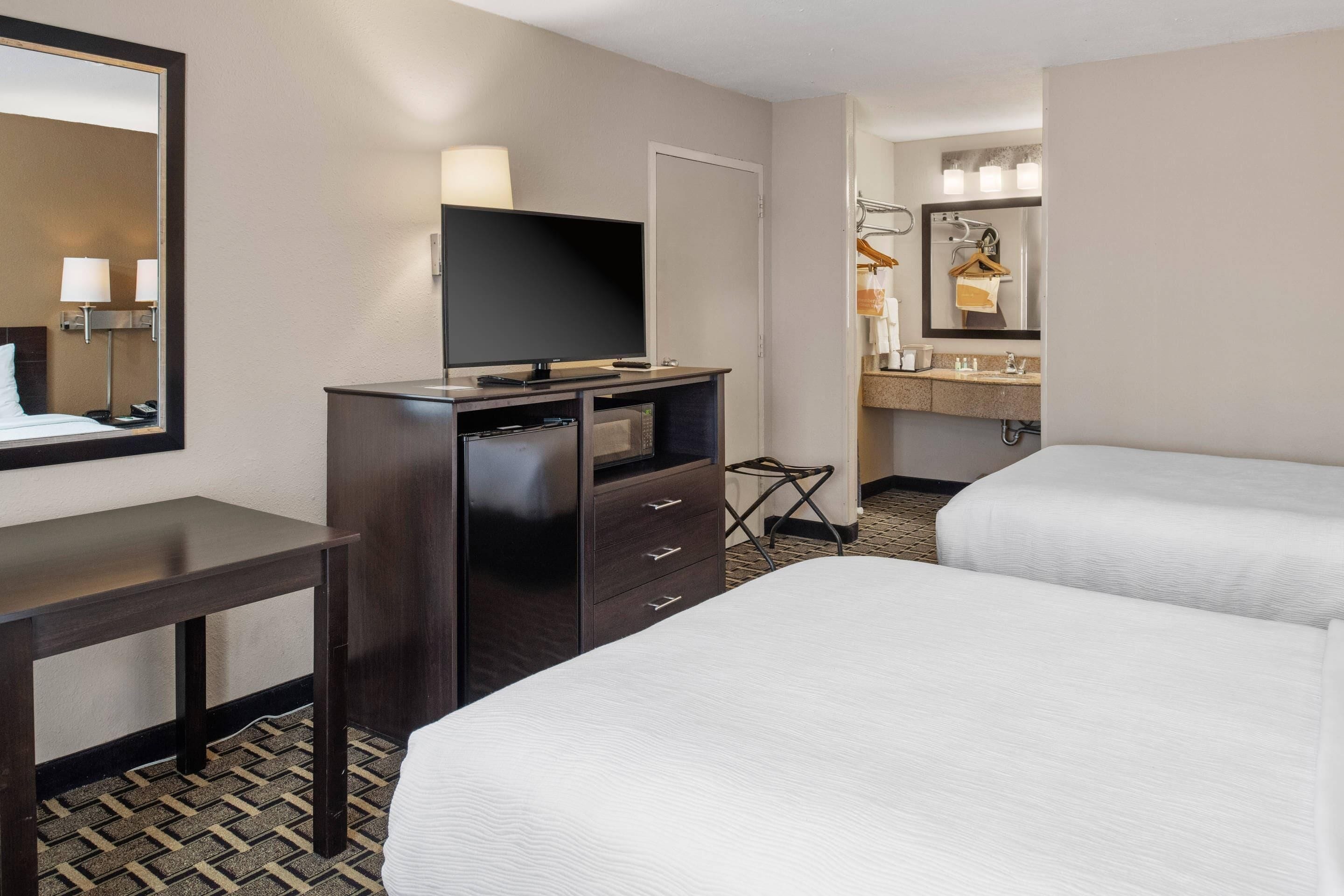 Escrivaninha, ferros/tábuas de passar roupa, Wi-Fi de cortesia